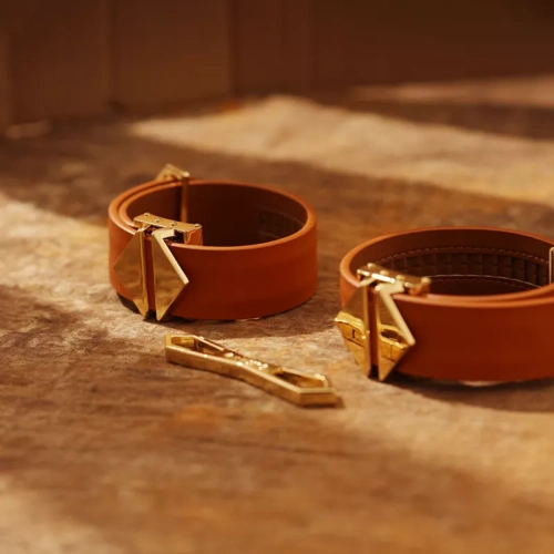 Nina - Luxury Leather Lockink Wrist Restraints [3]