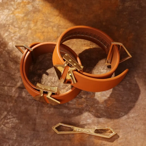 Nina - Luxury Leather Lockink Wrist Restraints [4]